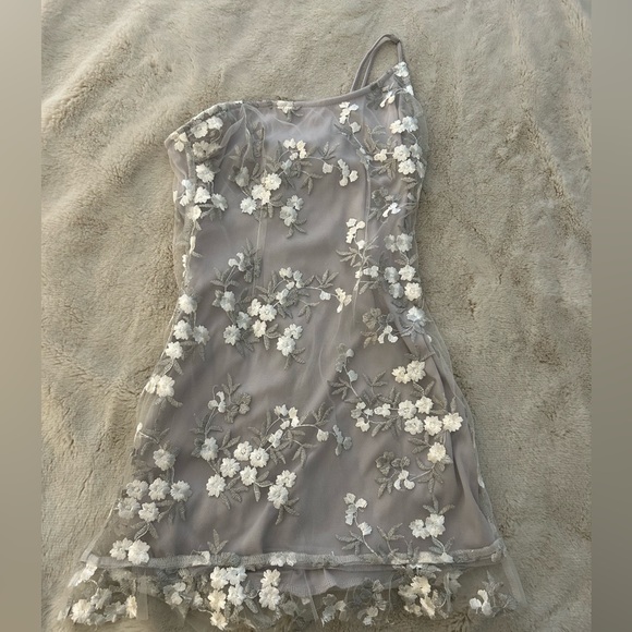 Lucy in the Sky Dresses & Skirts - Lucy in the Sky One Shoulder Grey Floral Dress